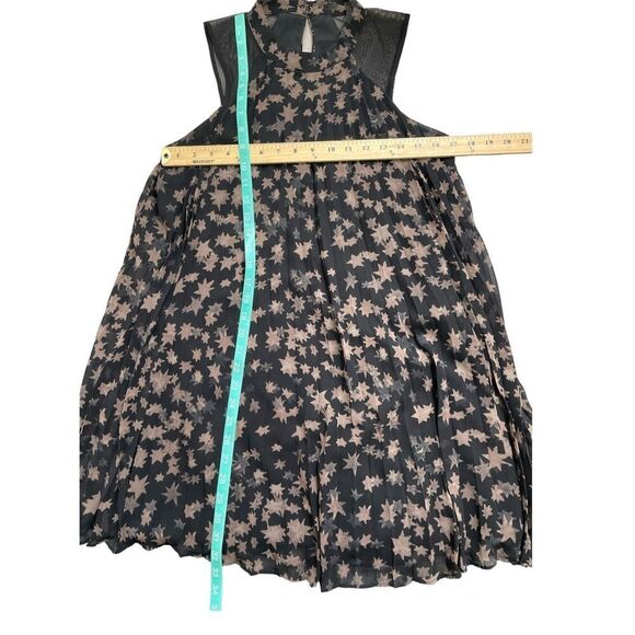 BCBGeneration Plisse Mesh Shoulder Star Print Dress Small - Picture 6 of 7